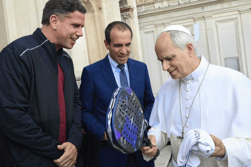 Paquito Navarro e il presidente FIP Luigi Carraro ricevuti da Papa Leone XIV (Vatican Media)